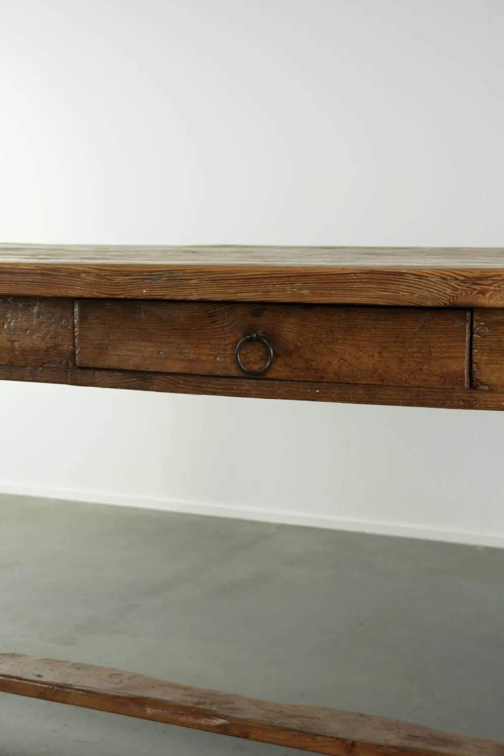 Grande table à manger de ferme antique du 19ème siècle en bois de pin.