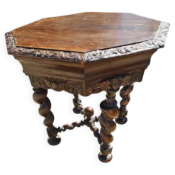 Grande table octogonale en chêne massif sculpté