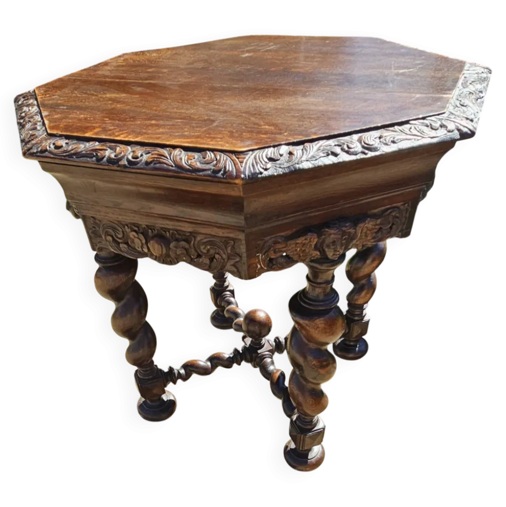 Grande table octogonale en chêne massif sculpté