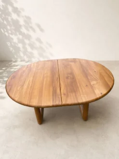 Grande table ovale extensible en orme massif – Travail français, années 197