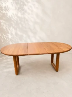 Grande table ovale extensible en orme massif – Travail français, années 197