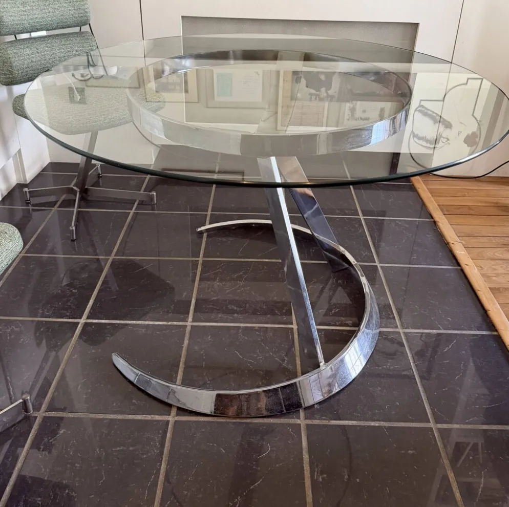 Grande table ronde attribuée à Boris Tabacoff, verre et acier chromé, année