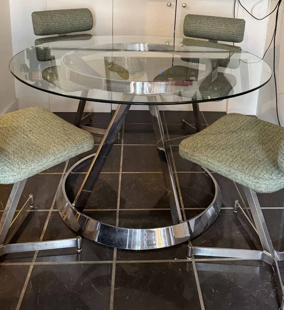 Grande table ronde attribuée à Boris Tabacoff, verre et acier chromé, année