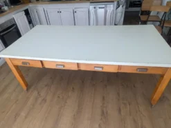 Grande table vintage de couvent – 8 tiroirs – 200 cm