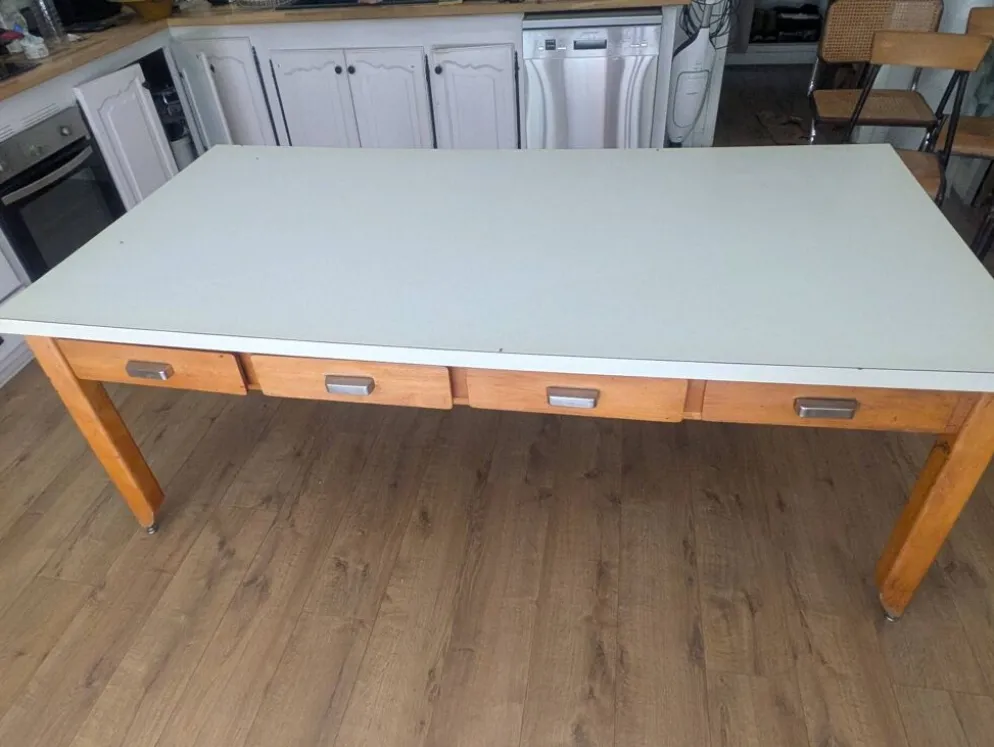 Grande table vintage de couvent – 8 tiroirs – 200 cm