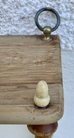 Grande étagère murale XIXé bois tourné décapé.