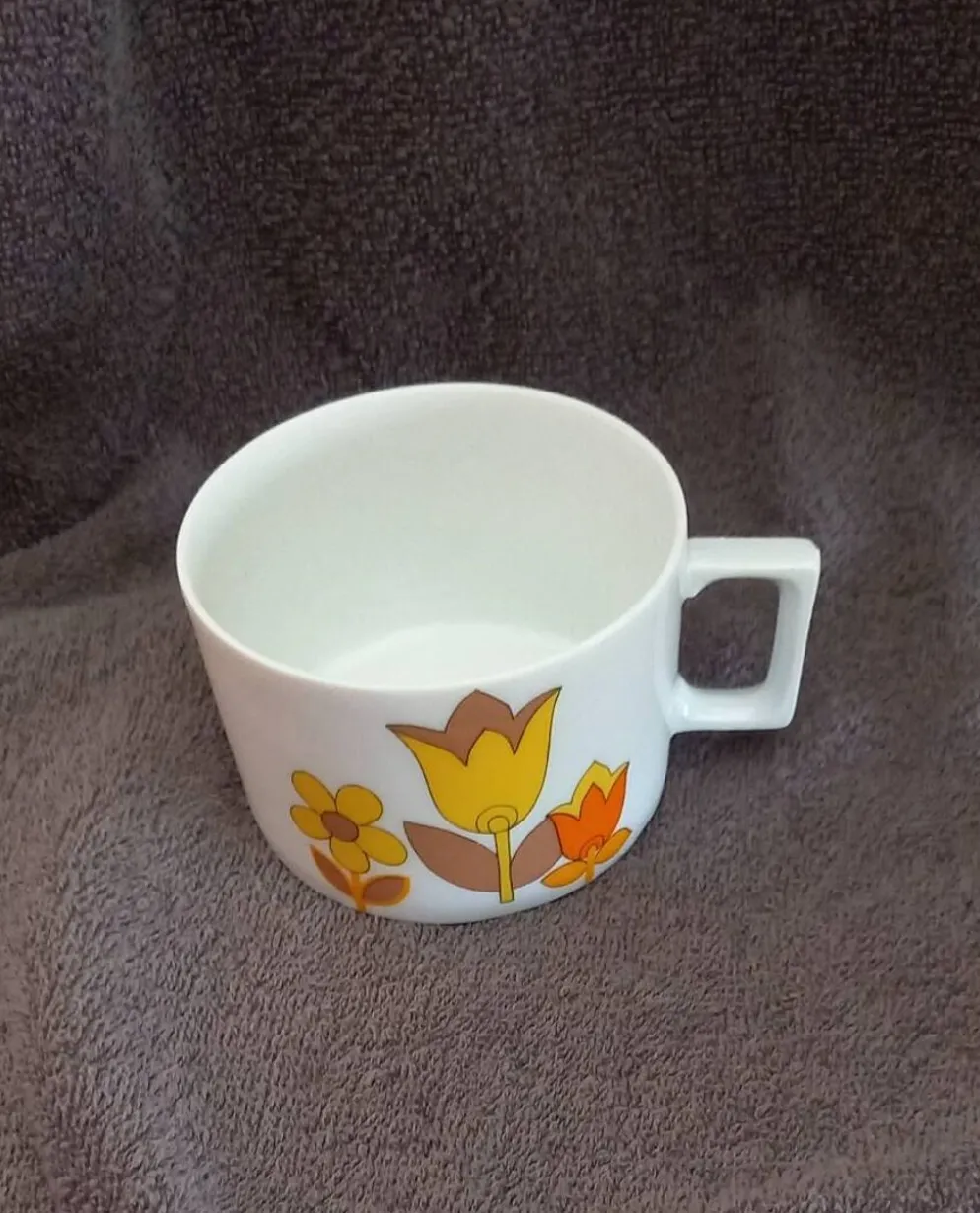 Grande tasse Berry haute porcelaine création Lourioux France
