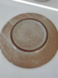 Grande tasse et soucoupe en grès décor floral – années 70