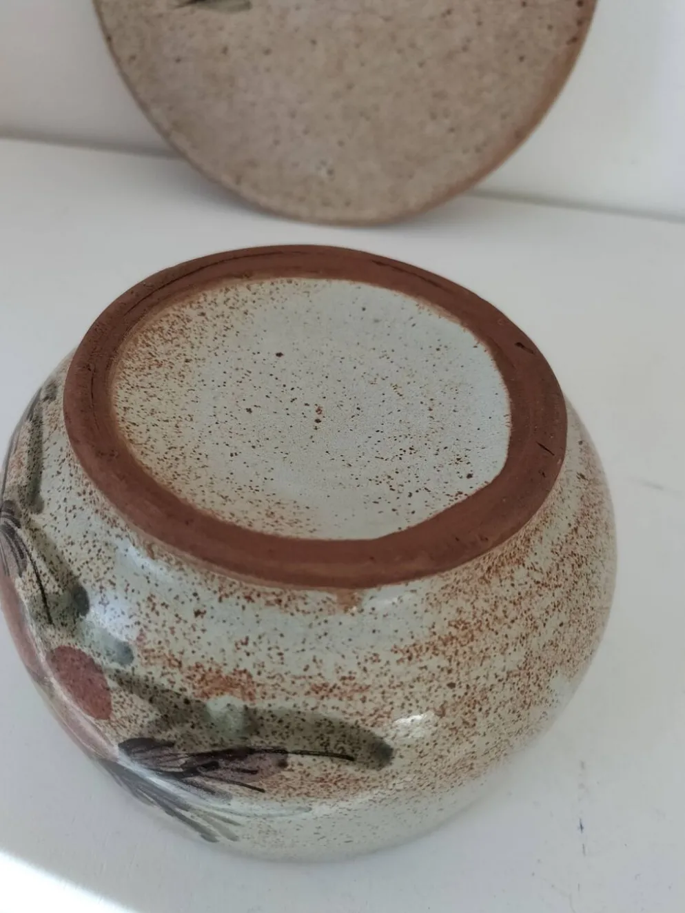 Grande tasse et soucoupe en grès décor floral – années 70