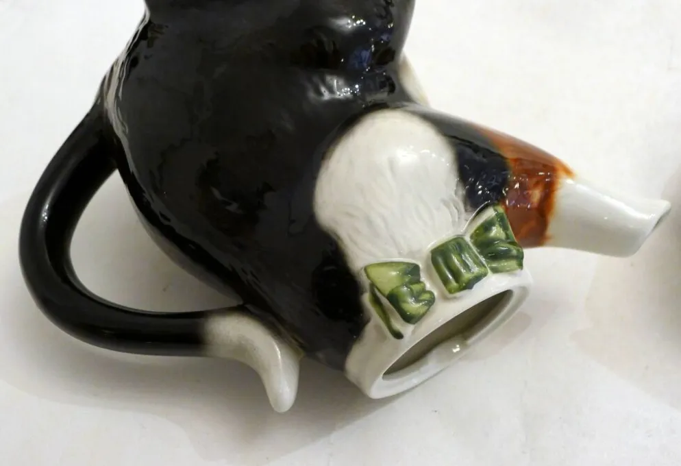 Grande théière zoomorphe Chat, en faïence anglaise vintage