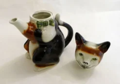 Grande théière zoomorphe Chat, en faïence anglaise vintage