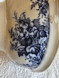 Grande vasque ancienne anglaise A.B & Co modèle May – flow blue floral