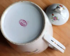 Grande verseuse / cafetière vintage en porcelaine – Décor Oiseau de paradis
