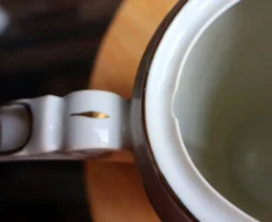 Grande verseuse / cafetière vintage en porcelaine – Décor Oiseau de paradis