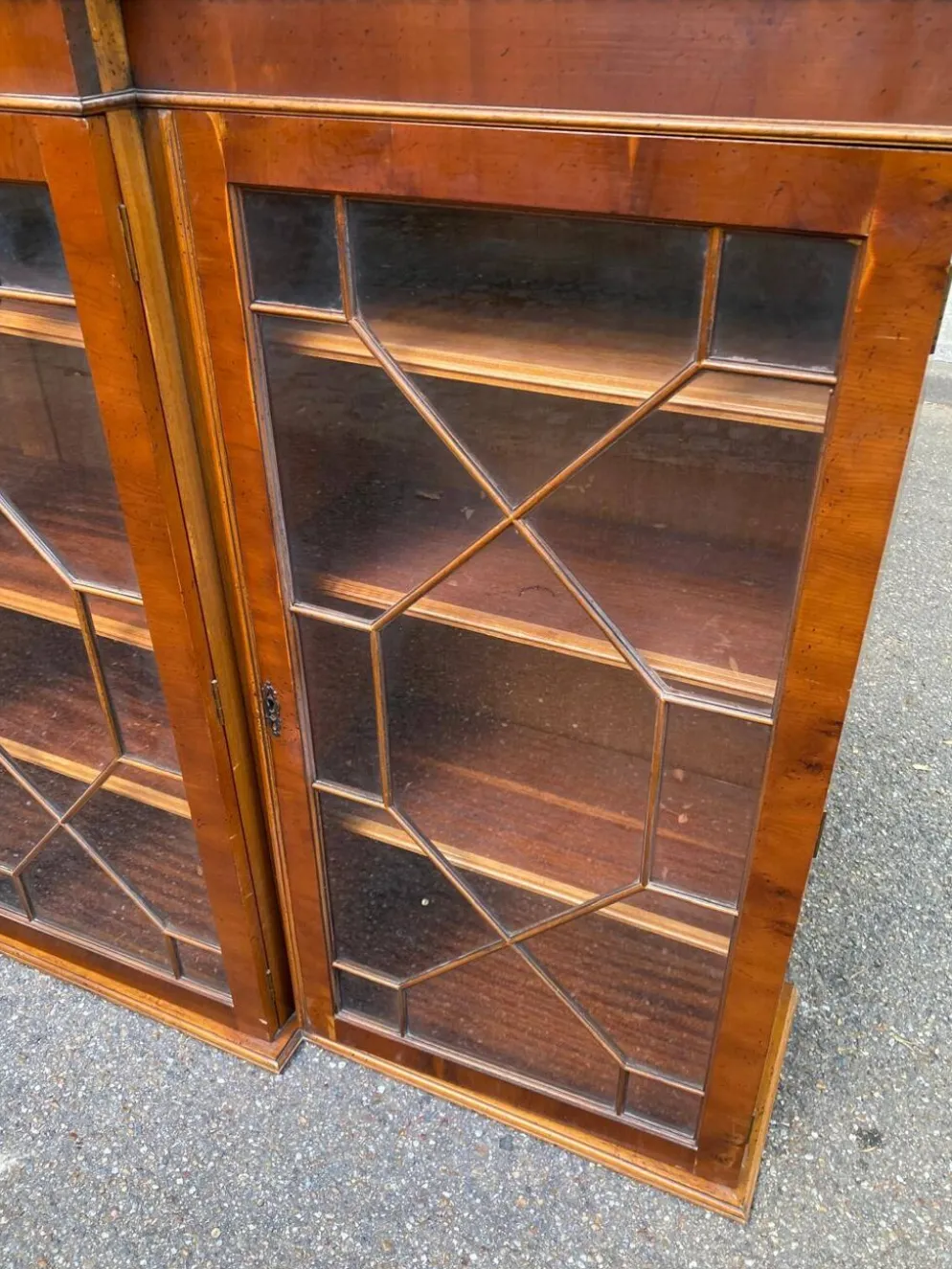 Grande Vitrine Bibliothèque de Style Anglais à Croisillons