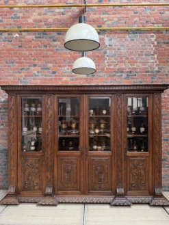 Grande vitrine de pharmacie en chêne