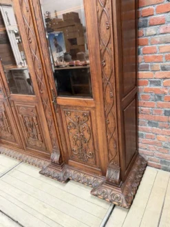 Grande vitrine de pharmacie en chêne