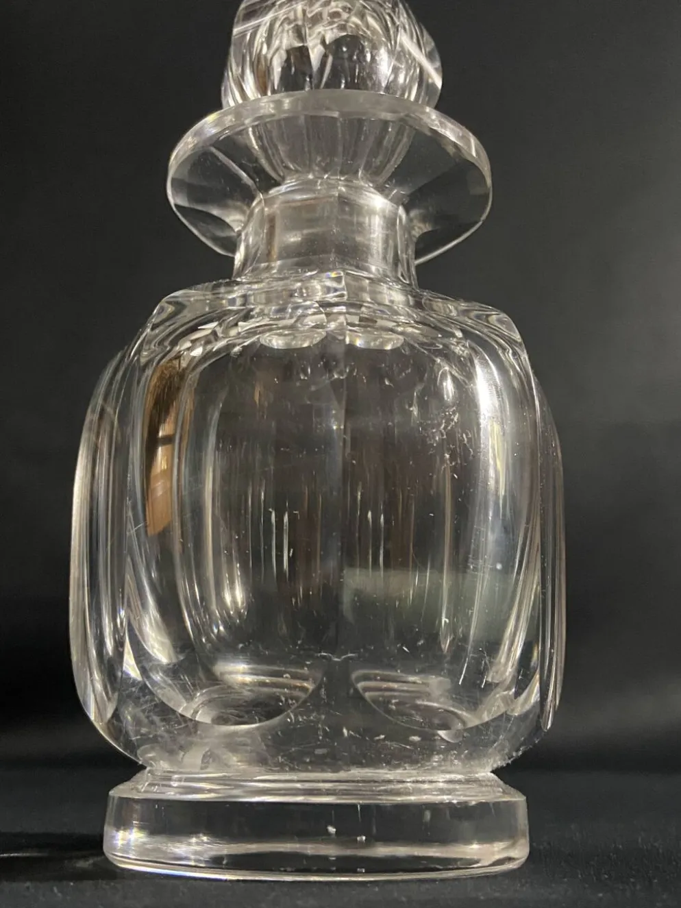 Grand flacon à parfum en cristal signé Baccarat, modèle Malmaison