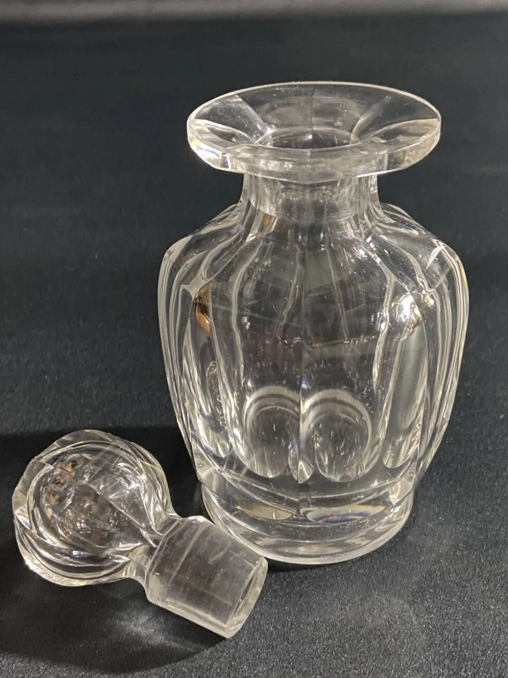 Grand flacon à parfum en cristal signé Baccarat, modèle Malmaison