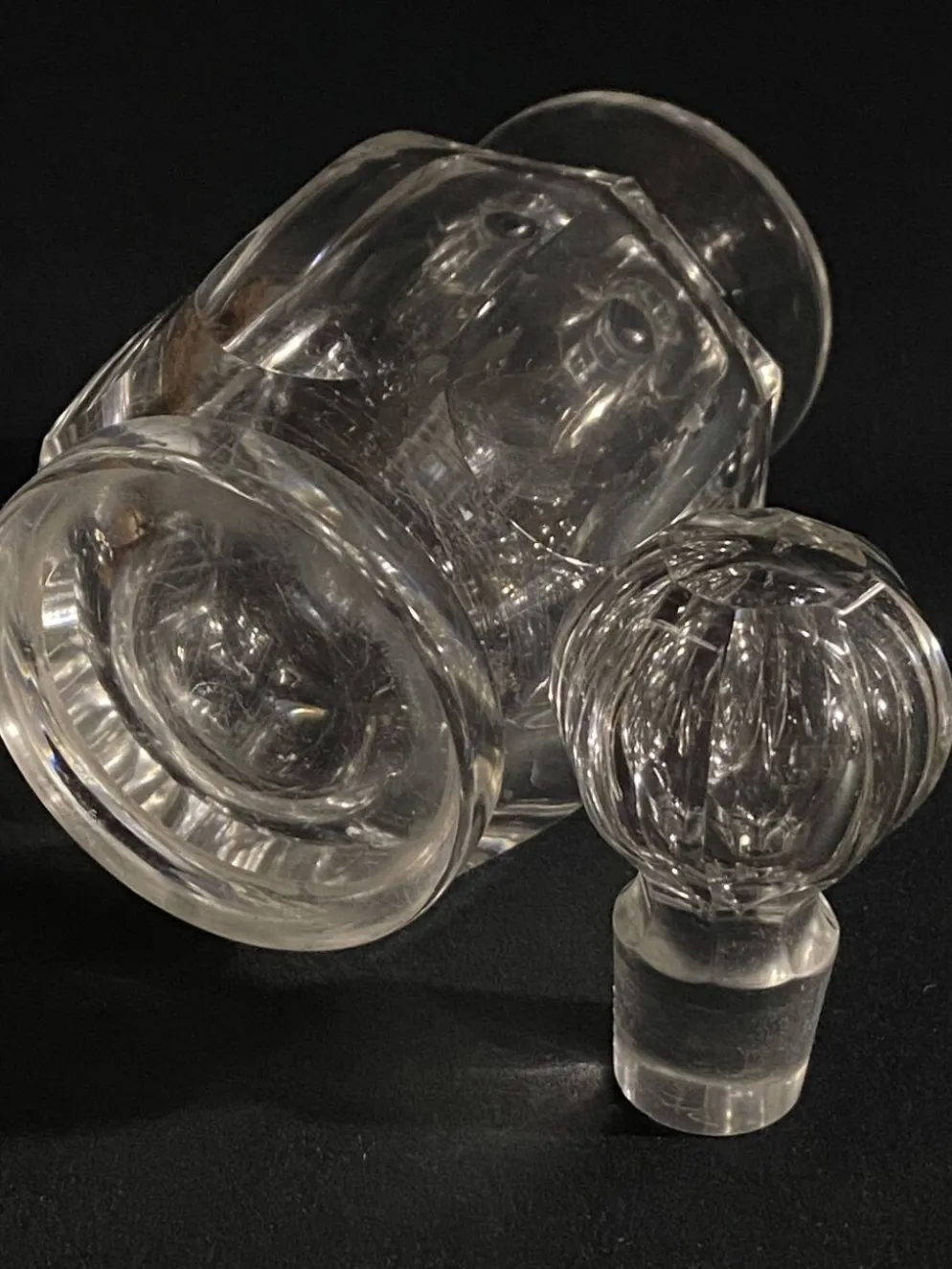 Grand flacon à parfum en cristal signé Baccarat, modèle Malmaison