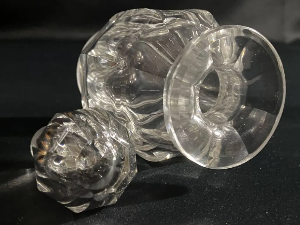 Grand flacon à parfum en cristal signé Baccarat, modèle Malmaison