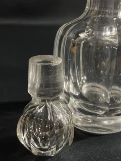 Grand flacon à parfum en cristal signé Baccarat, modèle Malmaison