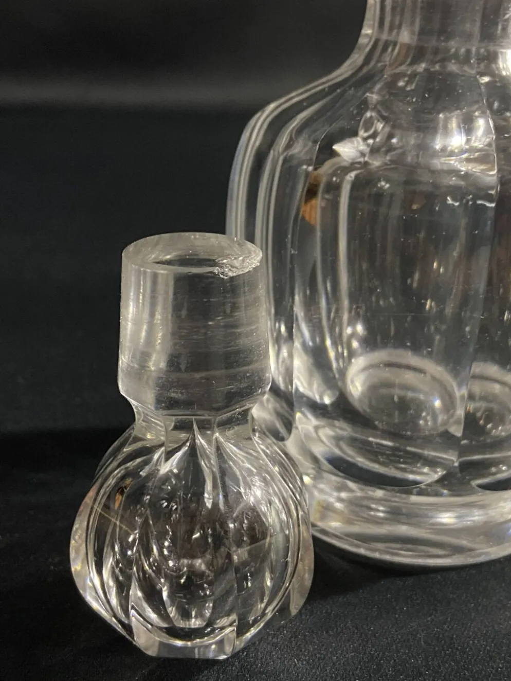 Grand flacon à parfum en cristal signé Baccarat, modèle Malmaison