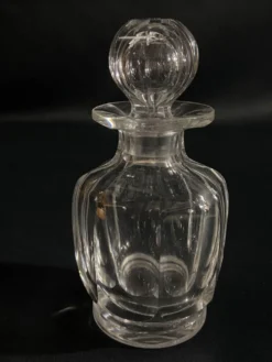 Grand flacon à parfum en cristal signé Baccarat, modèle Malmaison