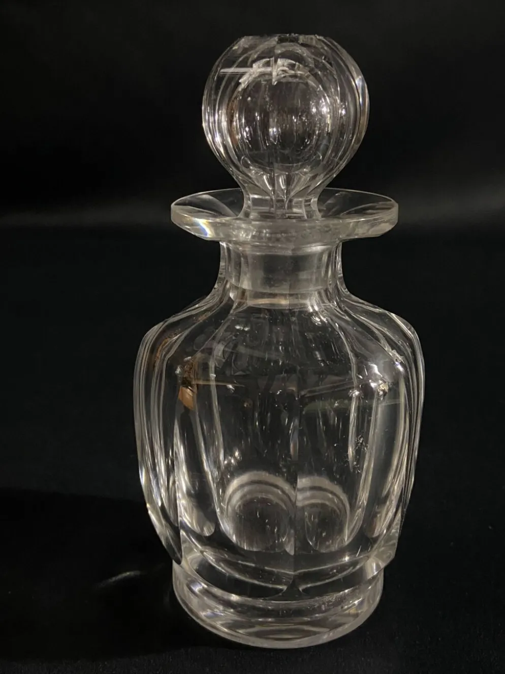 Grand flacon à parfum en cristal signé Baccarat, modèle Malmaison
