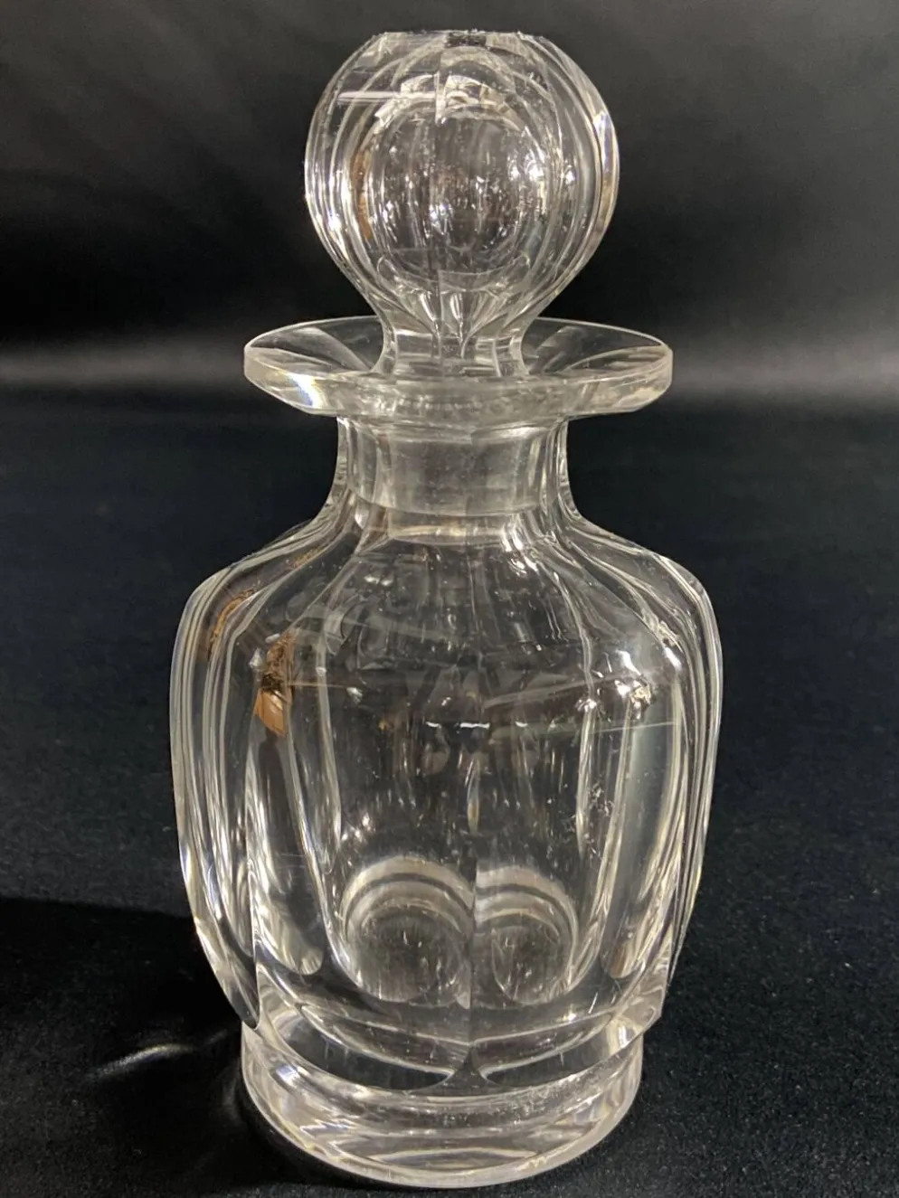Grand flacon à parfum en cristal signé Baccarat, modèle Malmaison