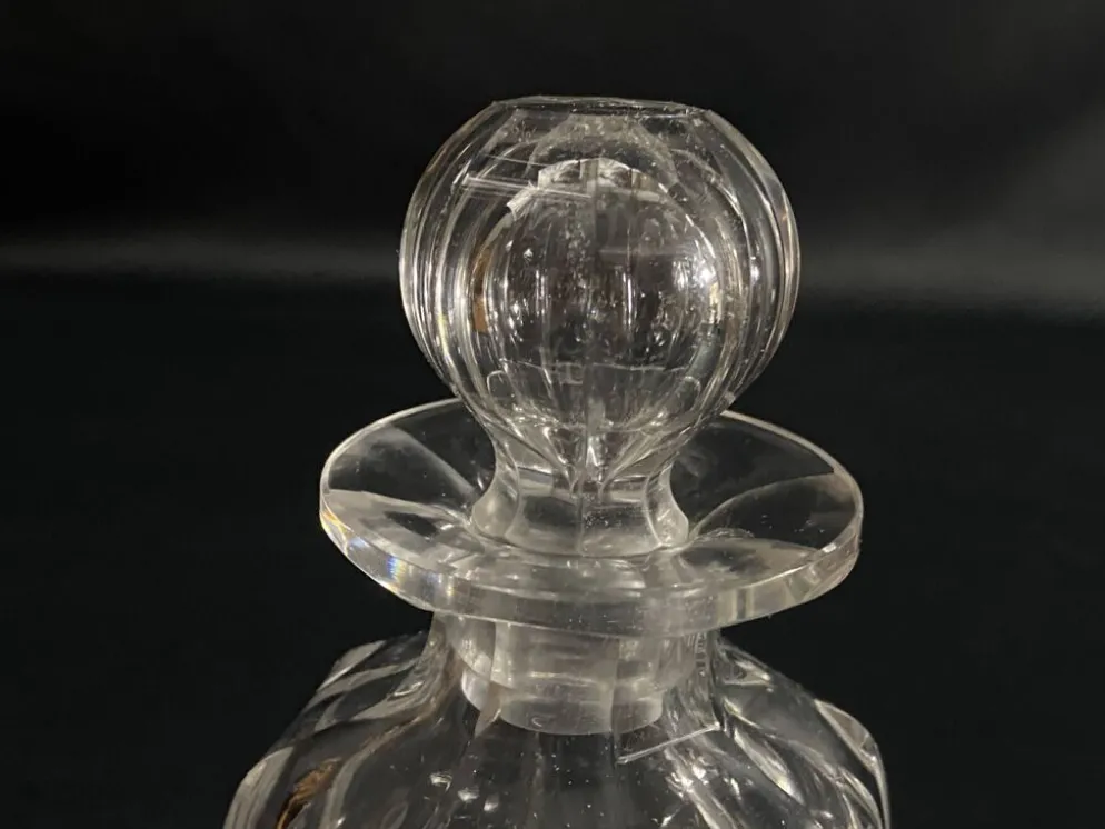Grand flacon à parfum en cristal signé Baccarat, modèle Malmaison