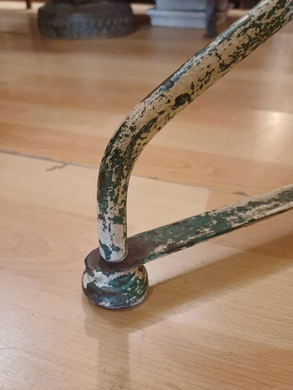 Grand guéridon de bistrot, diamètre 70 cm, époque 1900.