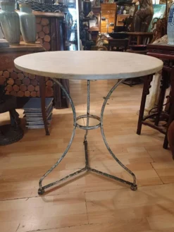Grand guéridon de bistrot, diamètre 70 cm, époque 1900.