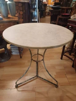 Grand guéridon de bistrot, diamètre 70 cm, époque 1900.