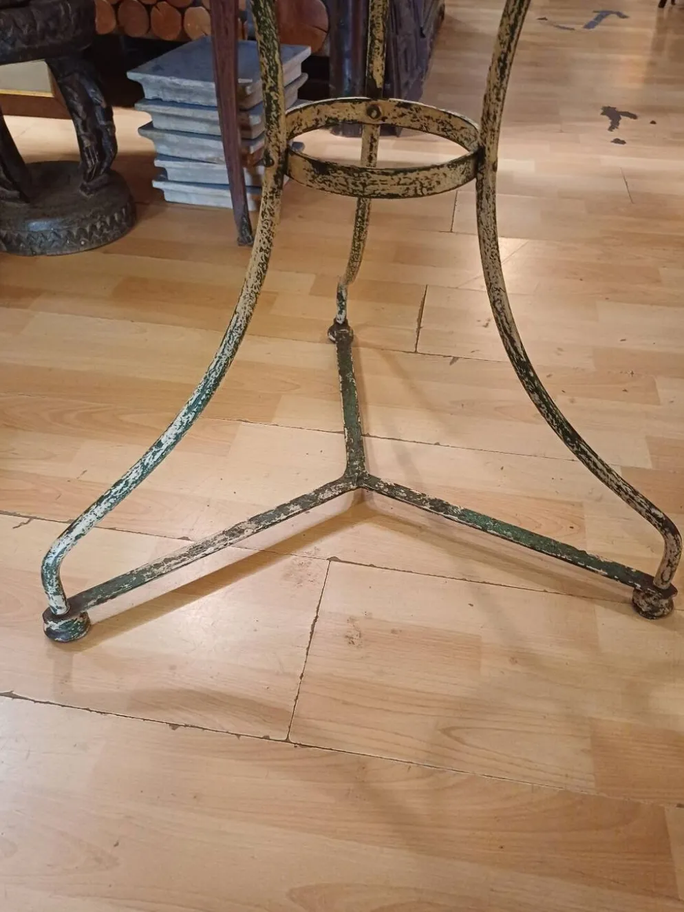 Grand guéridon de bistrot, diamètre 70 cm, époque 1900.