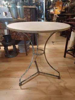 Grand guéridon de bistrot, diamètre 70 cm, époque 1900.