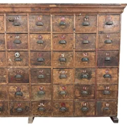 Grand meuble ancien à tiroirs – Cabinet industriel à 48 tiroirs