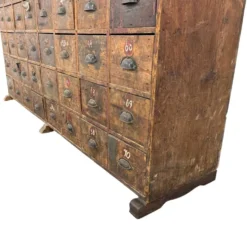 Grand meuble ancien à tiroirs – Cabinet industriel à 48 tiroirs