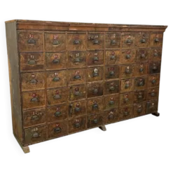 Grand meuble ancien à tiroirs – Cabinet industriel à 48 tiroirs
