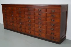 Grand meuble d'apothicaire/classeur ou buffet en chêne hollandais, années 1930