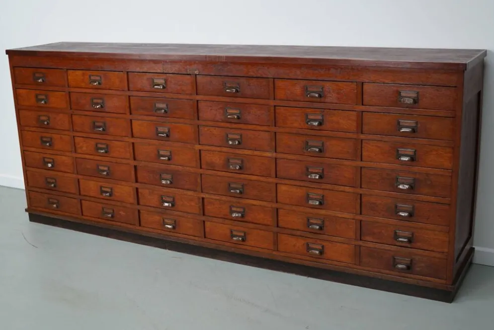Grand meuble d'apothicaire/classeur ou buffet en chêne hollandais, années 1930