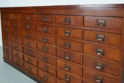 Grand meuble d'apothicaire/classeur ou buffet en chêne hollandais, années 1930