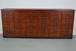 Grand meuble d'apothicaire/classeur ou buffet en chêne hollandais, années 1930