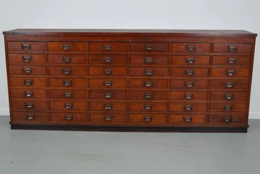 Grand meuble d'apothicaire/classeur ou buffet en chêne hollandais, années 1930