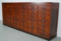Grand meuble d'apothicaire/classeur ou buffet en chêne hollandais, années 1930