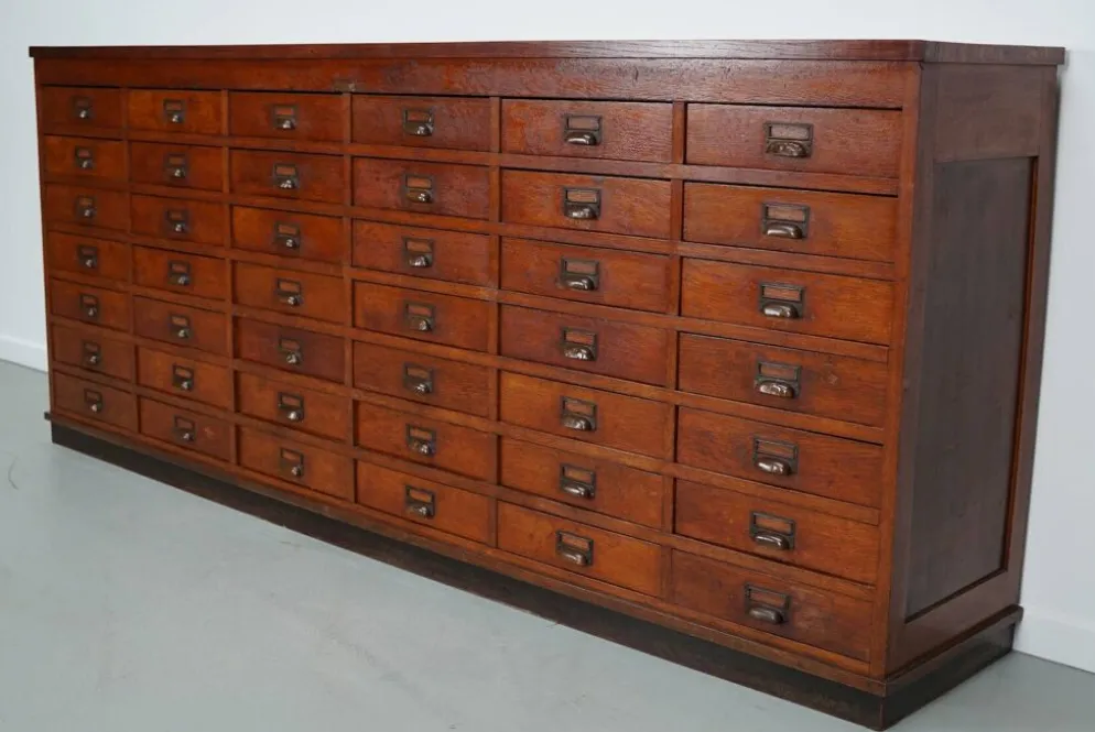 Grand meuble d'apothicaire/classeur ou buffet en chêne hollandais, années 1930