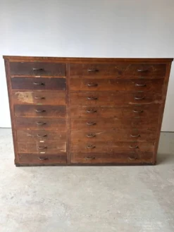 Grand meuble de métier en bois à 16 tiroirs ancien début 1900
