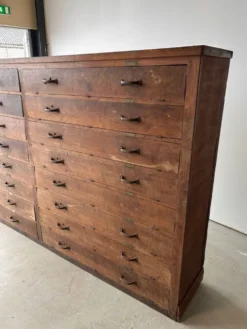 Grand meuble de métier en bois à 16 tiroirs ancien début 1900