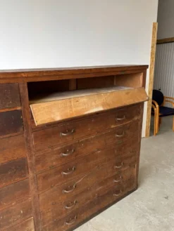 Grand meuble de métier en bois à 16 tiroirs ancien début 1900
