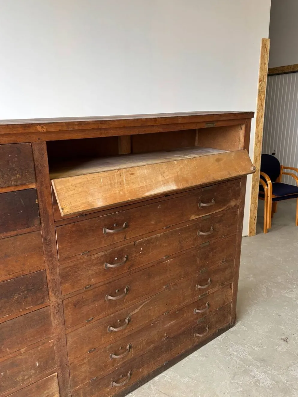Grand meuble de métier en bois à 16 tiroirs ancien début 1900